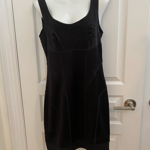 Rare Vintage Diane Von Furstenberg black little dress. Worn once. - Picture 2 of 13